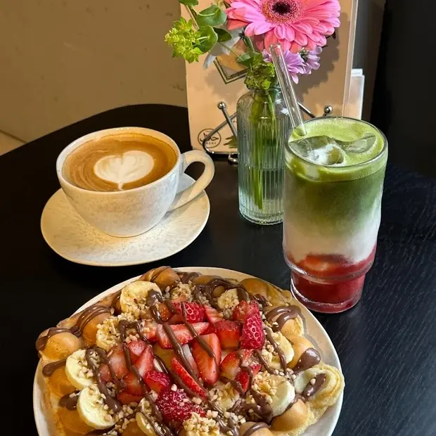 Waffel mit Coffee und Matcha bei zhem